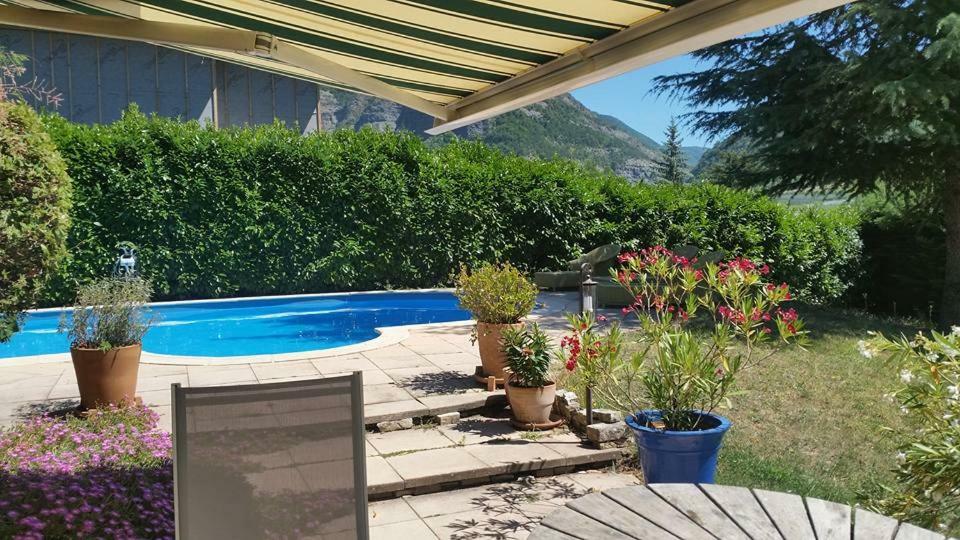 Au Paradis Des Grillons Espinasses Kültér fotó