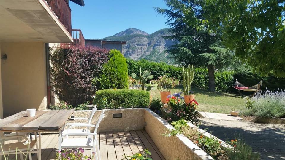 Au Paradis Des Grillons Espinasses Kültér fotó